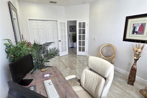 House in Tampa, Florida 4 bedrooms, 287.25 sq.m. № 1882890 - photo 19