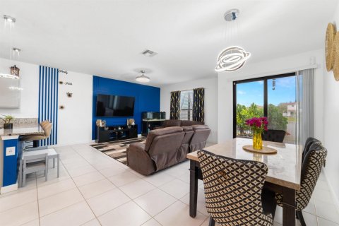Adosado en venta en Riviera Beach, Florida, 4 dormitorios, 172.89 m2 № 2146711 - foto 12