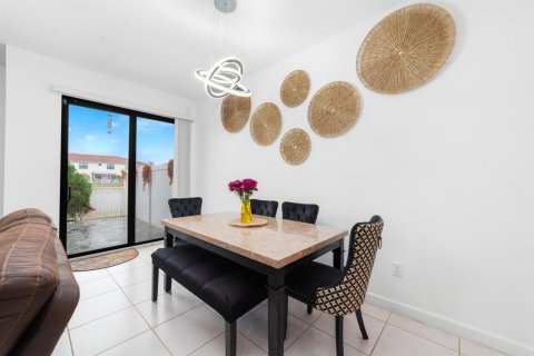 Adosado en venta en Riviera Beach, Florida, 4 dormitorios, 172.89 m2 № 2146711 - foto 15