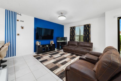 Adosado en venta en Riviera Beach, Florida, 4 dormitorios, 172.89 m2 № 2146711 - foto 13