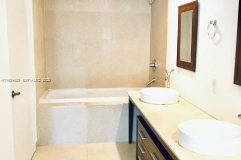 Condominio en alquiler en Miami, Florida, 1 dormitorio, 74.14 m2 № 1997303 - foto 8