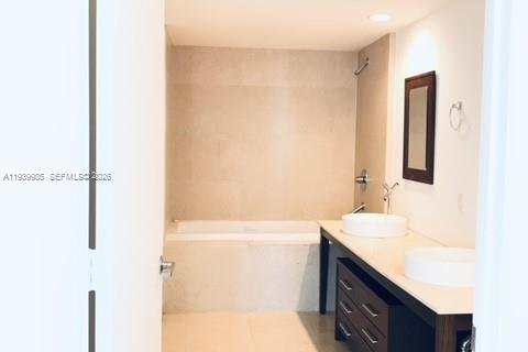 Condominio en alquiler en Miami, Florida, 1 dormitorio, 74.14 m2 № 1997303 - foto 7