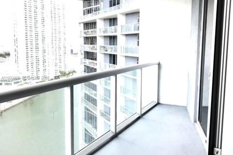 Condominio en alquiler en Miami, Florida, 1 dormitorio, 74.14 m2 № 1997303 - foto 9