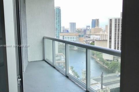 Condominio en alquiler en Miami, Florida, 1 dormitorio, 74.14 m2 № 1997303 - foto 10
