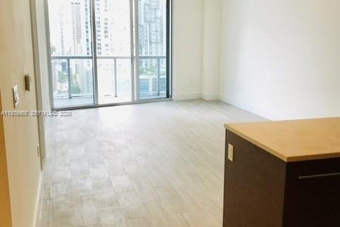 Condominio en alquiler en Miami, Florida, 1 dormitorio, 74.14 m2 № 1997303 - foto 3