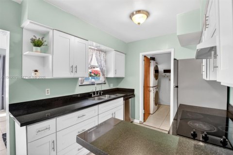 House in Delray Beach, Florida 3 bedrooms, 120.68 sq.m. № 2029913 - photo 14