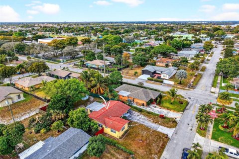 House in Delray Beach, Florida 3 bedrooms, 120.68 sq.m. № 2029913 - photo 26