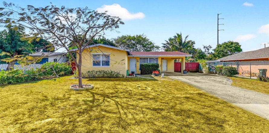 House in Delray Beach, Florida 3 bedrooms, 120.68 sq.m. № 2029913