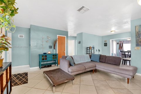 House in Delray Beach, Florida 3 bedrooms, 120.68 sq.m. № 2029913 - photo 11