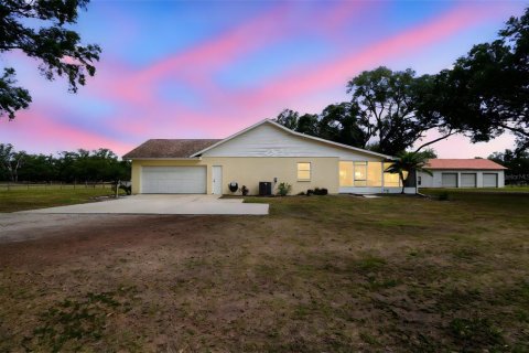 House in Plant City, Florida 3 bedrooms, 158.77 sq.m. № 1749637 - photo 2