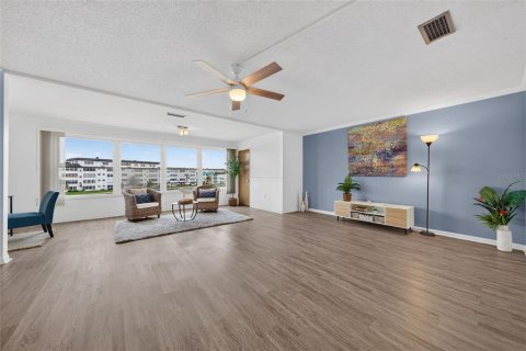 Copropriété à vendre à Gulfport, Floride: 1 chambre, 98.48 m2 № 2369096 - photo 16