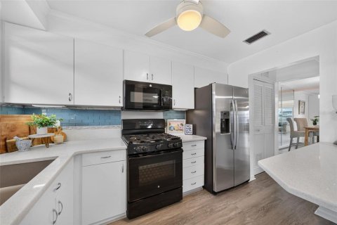 Copropriété à vendre à Gulfport, Floride: 1 chambre, 98.48 m2 № 2369096 - photo 9