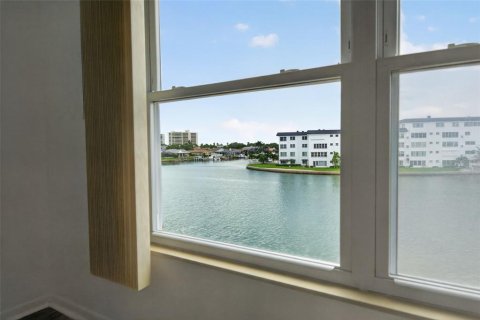 Copropriété à vendre à Gulfport, Floride: 1 chambre, 98.48 m2 № 2369096 - photo 28