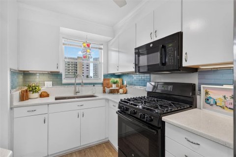 Copropriété à vendre à Gulfport, Floride: 1 chambre, 98.48 m2 № 2369096 - photo 5