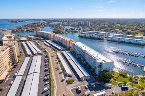 Copropriété à vendre à Gulfport, Floride: 1 chambre, 98.48 m2 № 2369096 - photo 3
