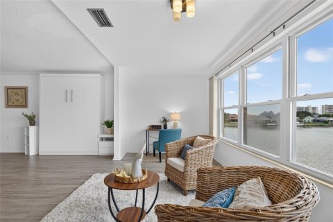 Copropriété à vendre à Gulfport, Floride: 1 chambre, 98.48 m2 № 2369096 - photo 25
