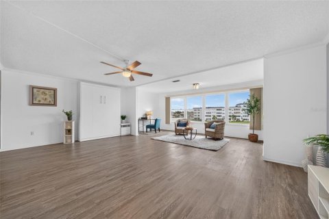 Copropriété à vendre à Gulfport, Floride: 1 chambre, 98.48 m2 № 2369096 - photo 15