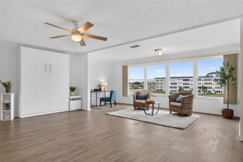 Copropriété à vendre à Gulfport, Floride: 1 chambre, 98.48 m2 № 2369096 - photo 17