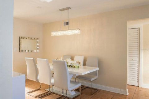 Condominio en venta en Tampa, Florida, 2 dormitorios, 105.72 m2 № 2105760 - foto 2