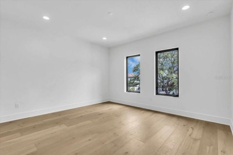 House in Tampa, Florida 5 bedrooms, 464.88 sq.m. № 1886030 - photo 25
