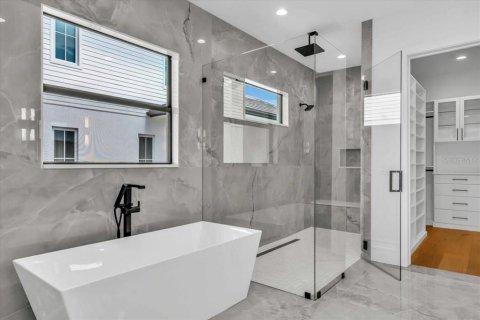 House in Tampa, Florida 5 bedrooms, 464.88 sq.m. № 1886030 - photo 17
