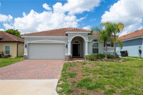 House in Haines City, Florida 3 bedrooms, 185.25 sq.m. № 2102252 - photo 2