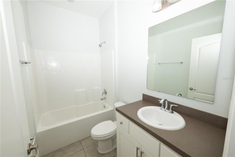 House in Haines City, Florida 3 bedrooms, 185.25 sq.m. № 2102252 - photo 8