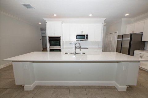 House in Haines City, Florida 3 bedrooms, 185.25 sq.m. № 2102252 - photo 18