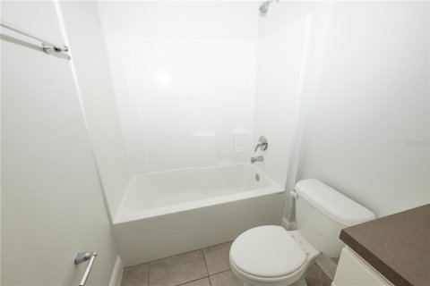 House in Haines City, Florida 3 bedrooms, 185.25 sq.m. № 2102252 - photo 9