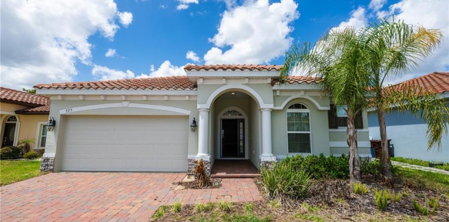 House in Haines City, Florida 3 bedrooms, 185.25 sq.m. № 2102252