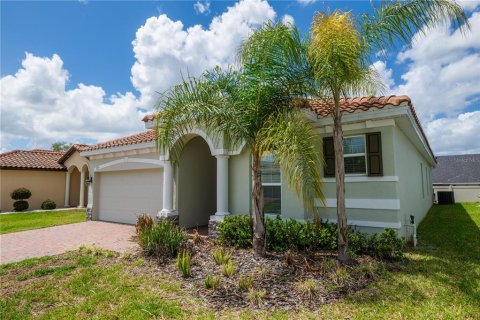 House in Haines City, Florida 3 bedrooms, 185.25 sq.m. № 2102252 - photo 5