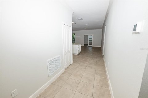 House in Haines City, Florida 3 bedrooms, 185.25 sq.m. № 2102252 - photo 13
