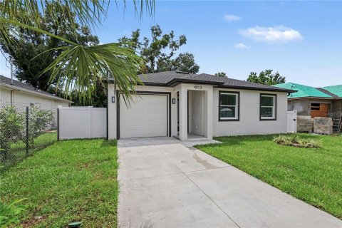 House in Tampa, Florida 3 bedrooms, 129.41 sq.m. № 2393486 - photo 4
