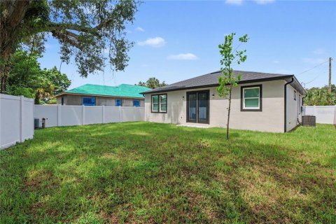 House in Tampa, Florida 3 bedrooms, 129.41 sq.m. № 2393486 - photo 26