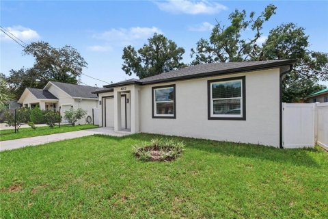 House in Tampa, Florida 3 bedrooms, 129.41 sq.m. № 2393486 - photo 3
