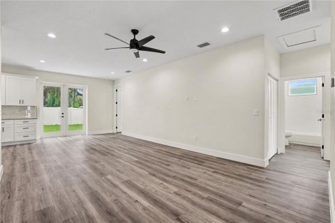 House in Tampa, Florida 3 bedrooms, 129.41 sq.m. № 2393486 - photo 11