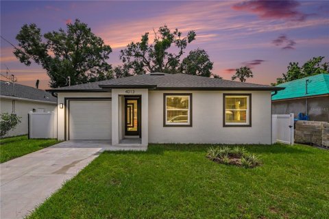 House in Tampa, Florida 3 bedrooms, 129.41 sq.m. № 2393486