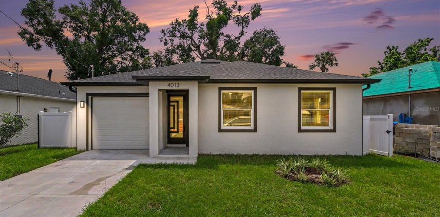 House in Tampa, Florida 3 bedrooms, 129.41 sq.m. № 2393486