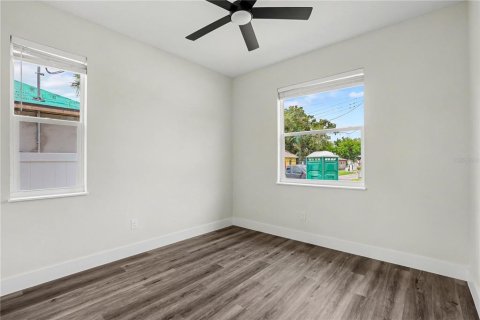 House in Tampa, Florida 3 bedrooms, 129.41 sq.m. № 2393486 - photo 18
