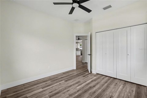 House in Tampa, Florida 3 bedrooms, 129.41 sq.m. № 2393486 - photo 19