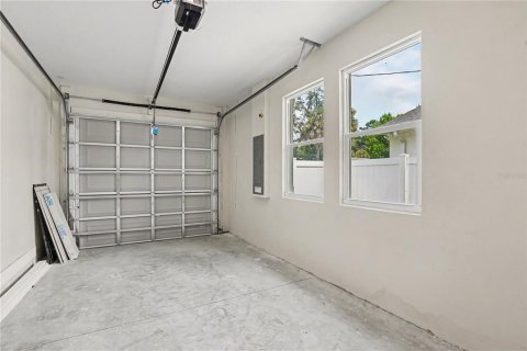 House in Tampa, Florida 3 bedrooms, 129.41 sq.m. № 2393486 - photo 24