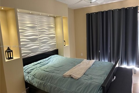 Immobilier commercial à louer à West Palm Beach, Floride: 1 chambre, 42.27 m2 № 2025683 - photo 11