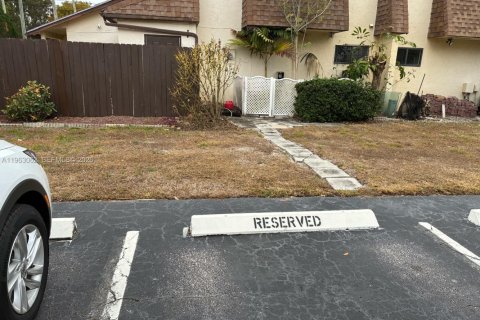 Immobilier commercial à louer à West Palm Beach, Floride: 1 chambre, 42.27 m2 № 2025683 - photo 14