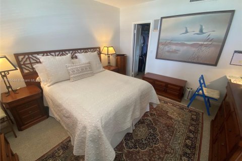 Condo in Coral Gables, Florida, 1 bedroom  № 1811207 - photo 21