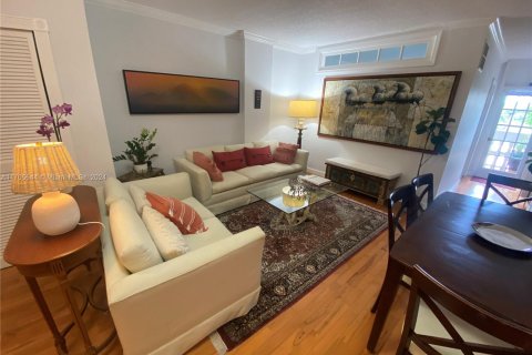 Condo in Coral Gables, Florida, 1 bedroom  № 1811207 - photo 8