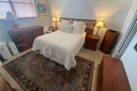 Condo in Coral Gables, Florida, 1 bedroom  № 1811207 - photo 20