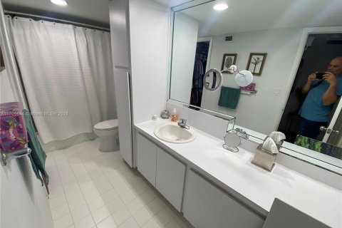 Condo in Coral Gables, Florida, 1 bedroom  № 1811207 - photo 26