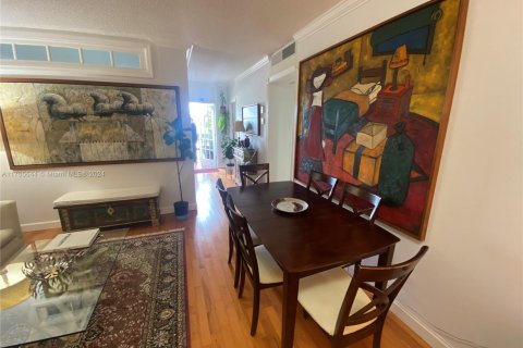 Condo in Coral Gables, Florida, 1 bedroom  № 1811207 - photo 29