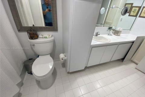 Condo in Coral Gables, Florida, 1 bedroom  № 1811207 - photo 24
