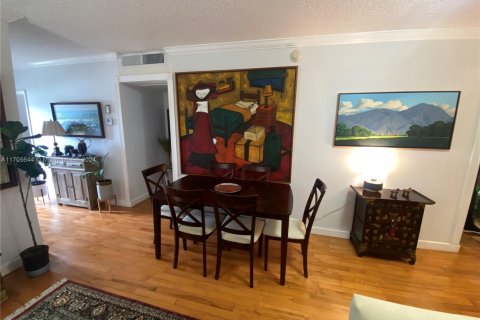 Condo in Coral Gables, Florida, 1 bedroom  № 1811207 - photo 9